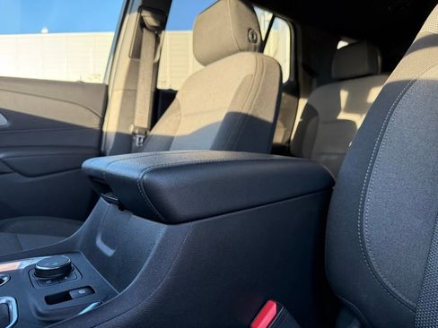 Used 2023 Chevrolet Traverse LT image 26