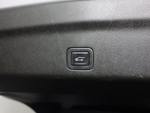 Used 2023 Chevrolet Suburban Premier image 55