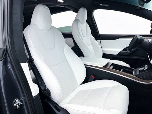 Used 2023 Tesla Model X image 33