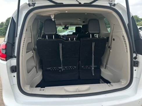 Used 2024 Chrysler Pacifica Touring-L image 33