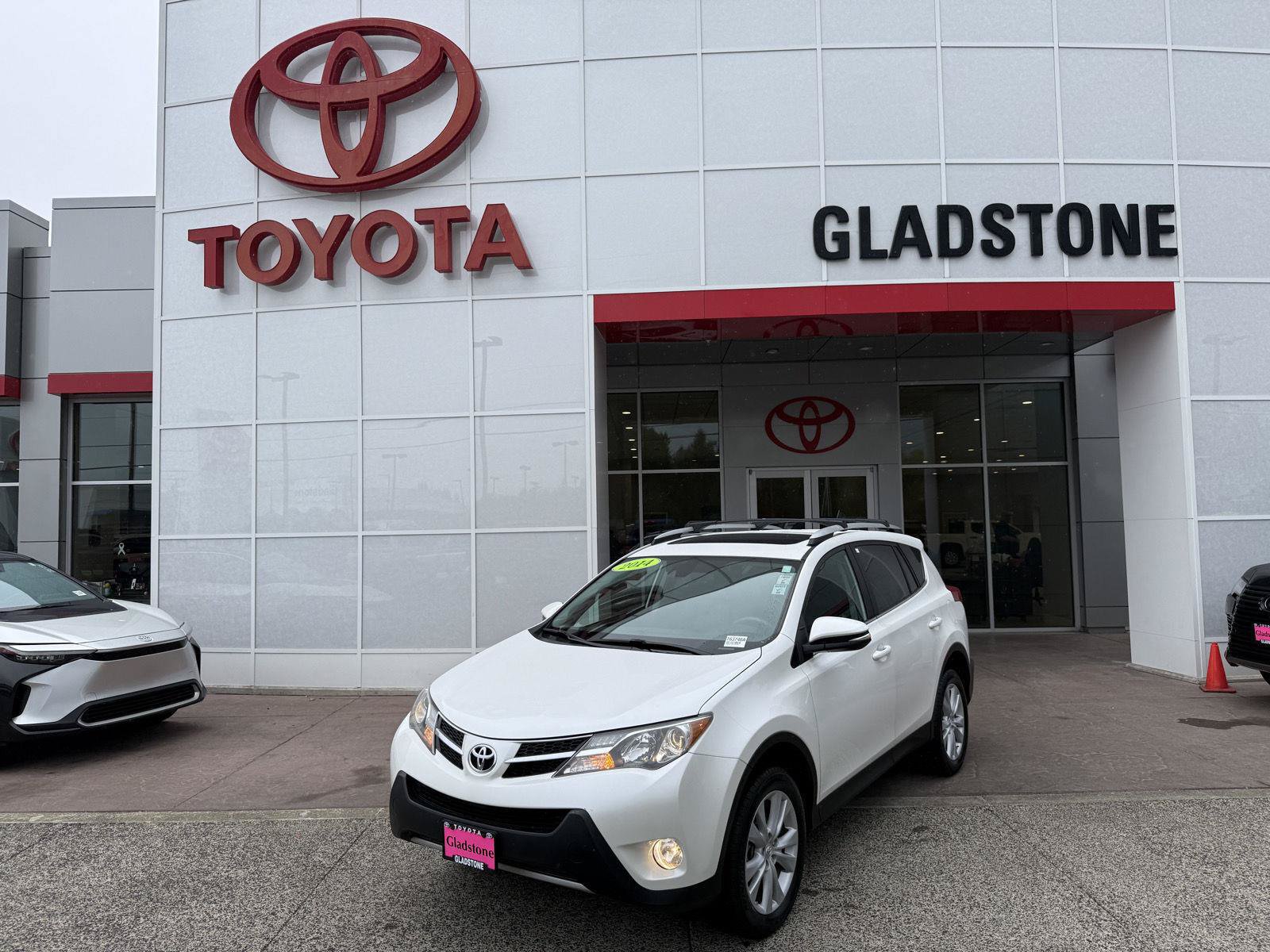 Used 2014 Toyota RAV4 Limited w/ Technology Package AWD/4WD image 1