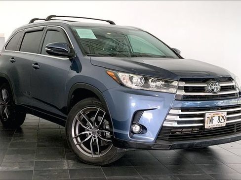 Used 2019 Toyota Highlander Limited FWD image 2