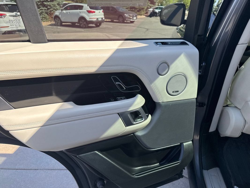 Used 2018 Land Rover Range Rover Supercharged AWD/4WD image 23