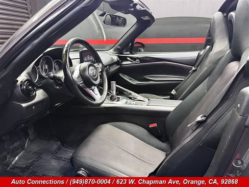 Used 2019 MAZDA MX-5 Miata RF Club RWD image 6