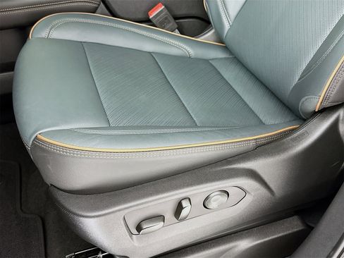 Used 2025 GMC Yukon AT4 w/ AT4 Premium Package image 21