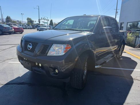 Used 2011 Nissan Frontier PRO-4X AWD/4WD image 4