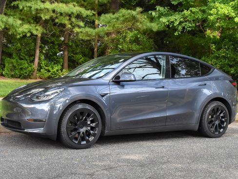 Used 2021 Tesla Model Y Long Range image 2