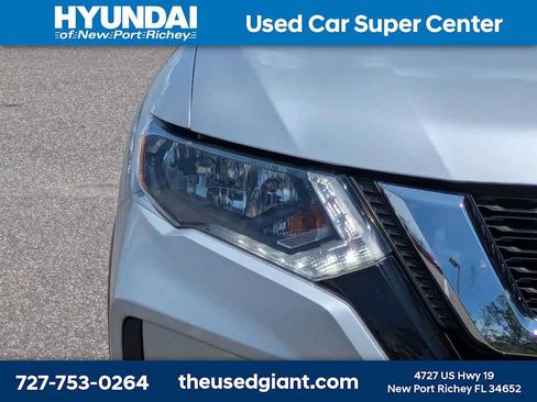 Used 2018 Nissan Rogue SV w/ Premium Package FWD image 9