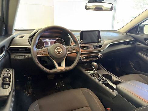 Certified 2025 Nissan Altima 2.5 SV FWD image 17