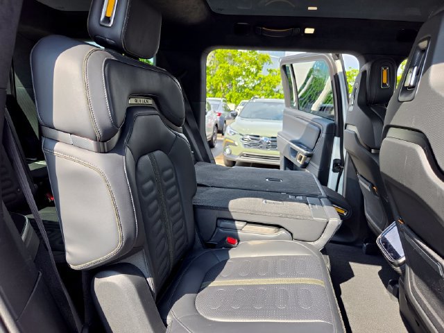 Used 2024 Rivian R1S Adventure Dual AWD/4WD image 25