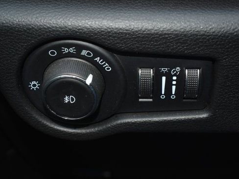 Used 2021 Chrysler Pacifica Limited w/ S Appearance Package FWD image 17