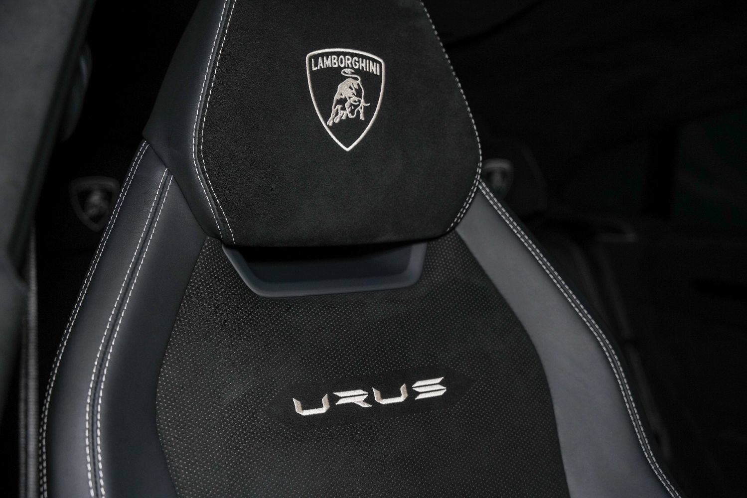 Used 2023 Lamborghini Urus Performante AWD/4WD image 35