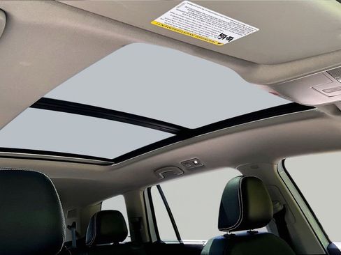 Used 2021 Volkswagen Atlas SEL Premium image 20