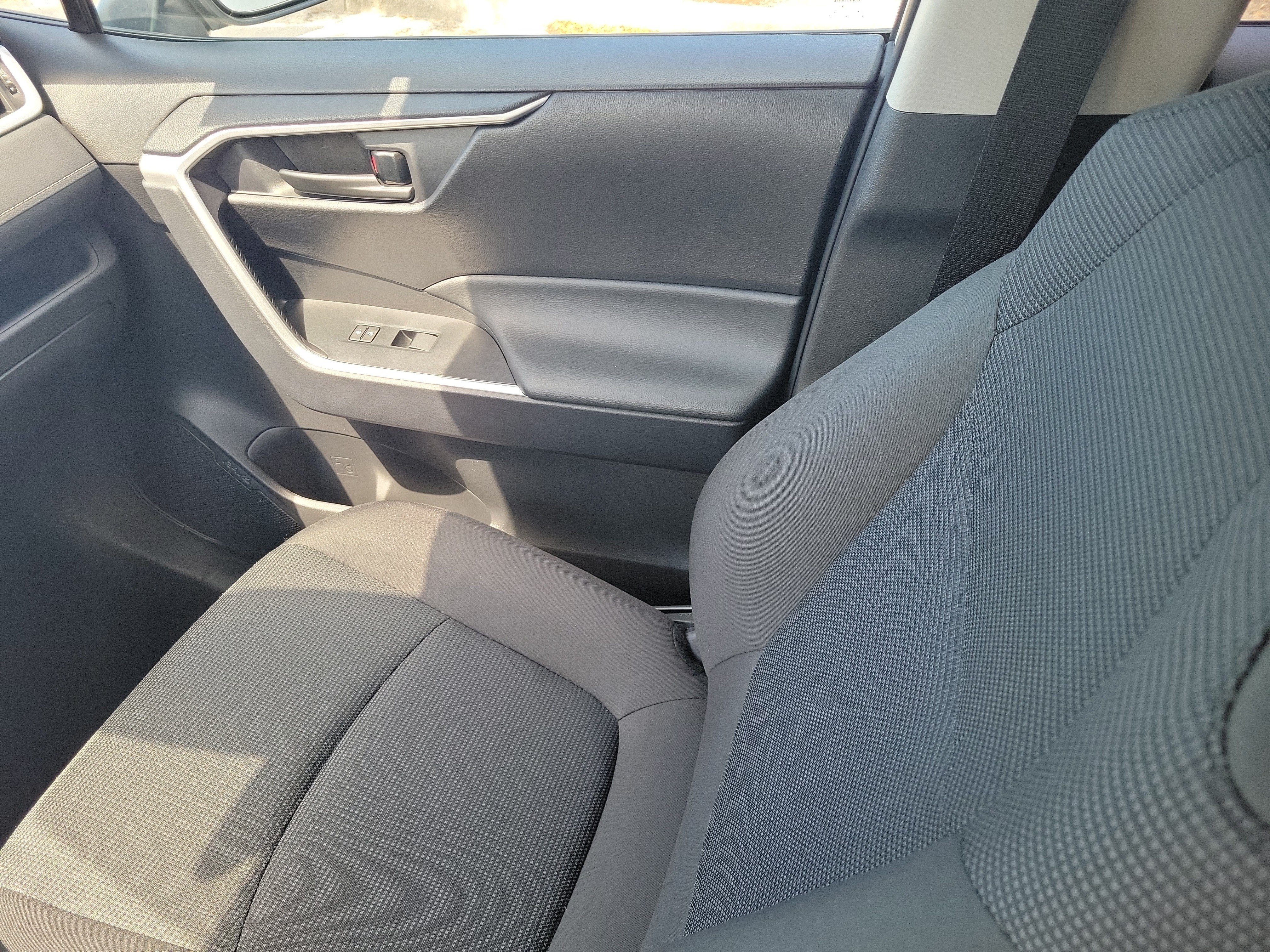 Used 2024 Toyota RAV4 LE FWD image 16