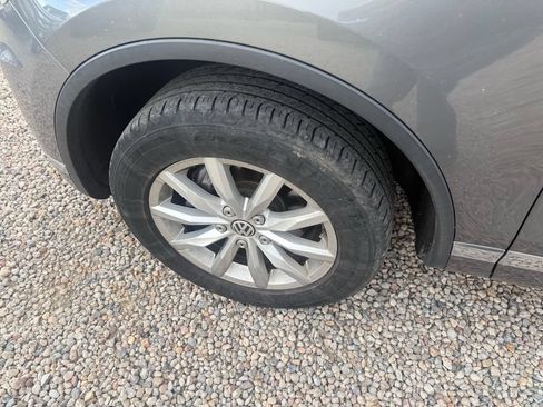 Used 2016 Volkswagen Touareg Sport AWD/4WD image 32