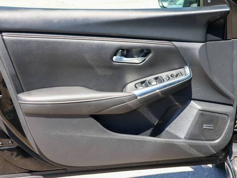 Used 2024 Nissan Sentra SR w/ SR Premium Package FWD image 9