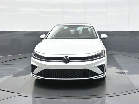 Used 2025 Volkswagen Jetta SEL FWD image 2