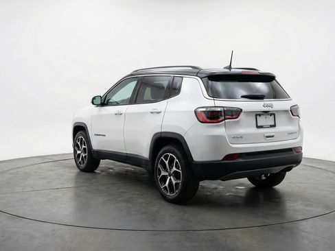 Used 2025 Jeep Compass Limited image 6