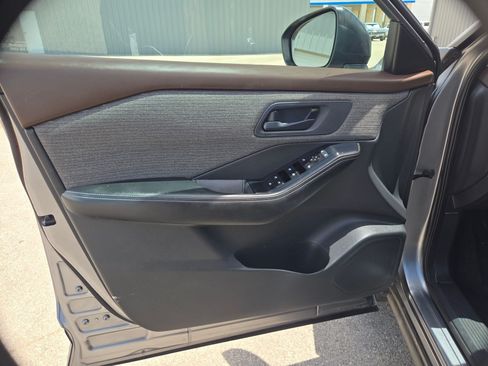 Used 2022 Nissan Rogue S FWD image 12