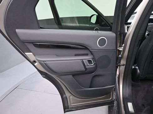 Used 2025 Land Rover Discovery S AWD/4WD image 18