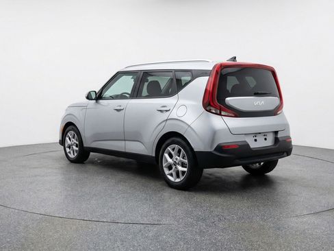 Used 2025 Kia Soul LX w/ LX Technology Package FWD image 6