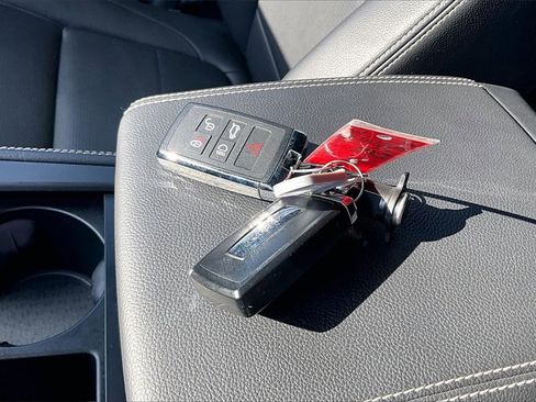 Used 2026 Jaguar F-PACE R-Dynamic S image 10