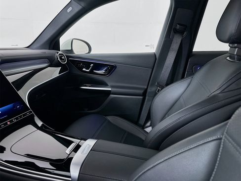Certified 2025 Mercedes-Benz GLC 300 image 24