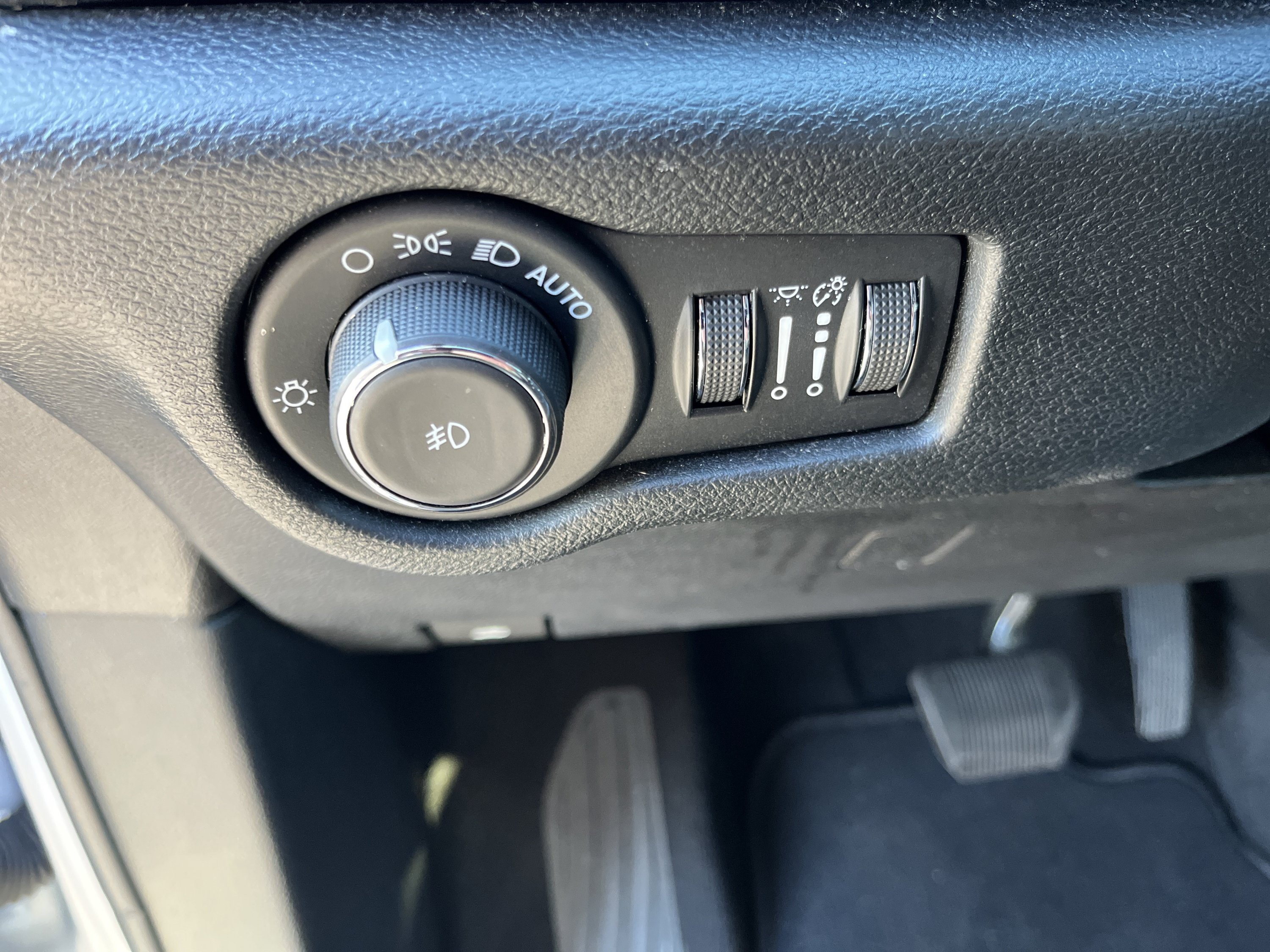 Used 2025 Chrysler Pacifica Select FWD image 17