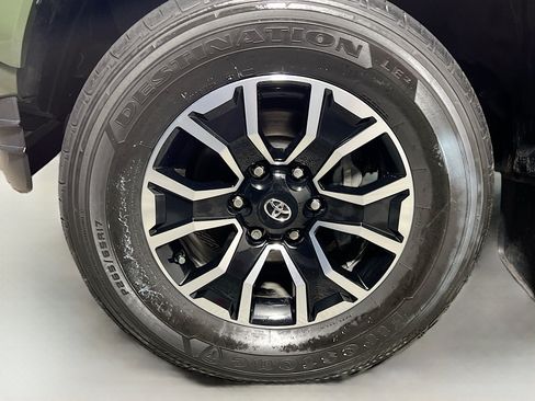 Used 2022 Toyota Tacoma TRD Sport w/ Technology Package AWD/4WD image 14