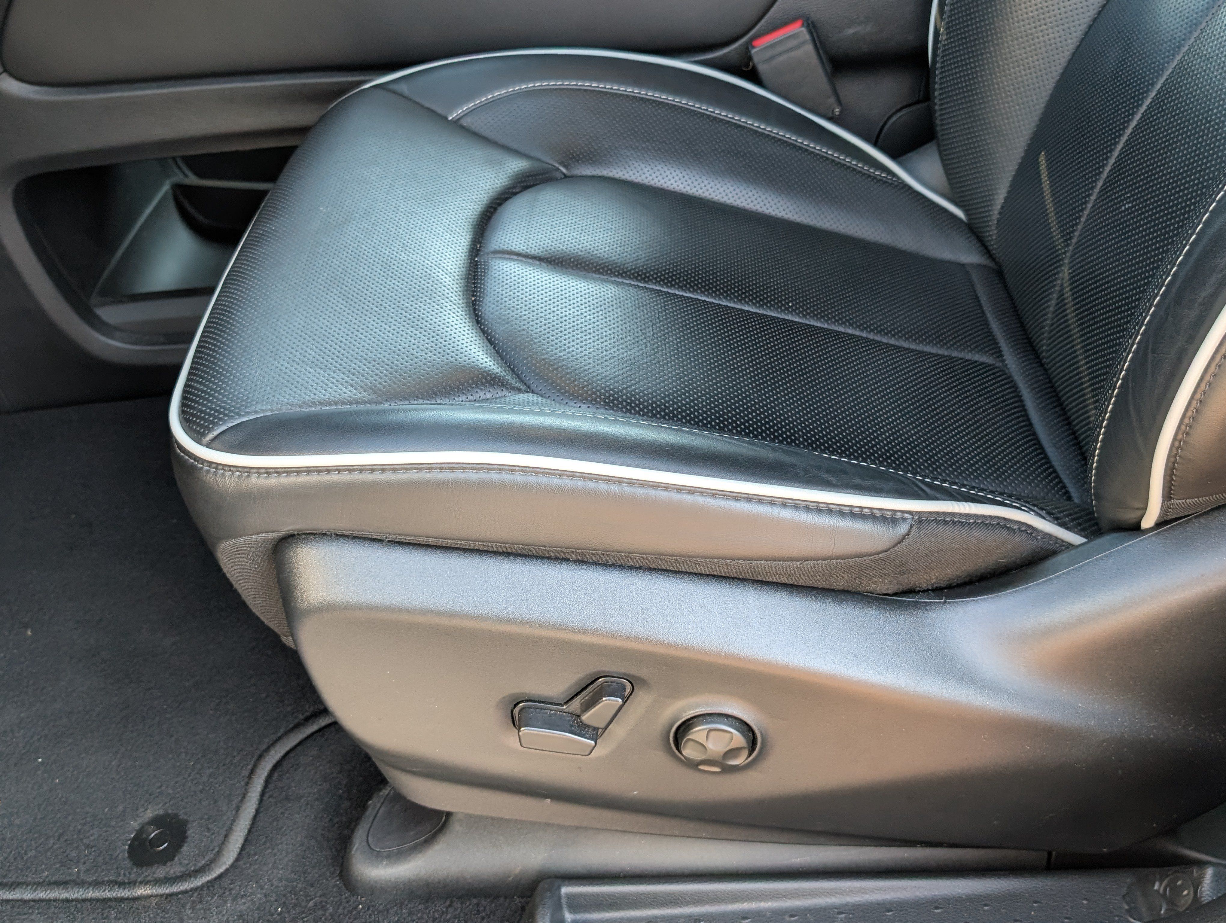 Used 2026 Chrysler Pacifica Limited w/ S Appearance Package FWD image 13