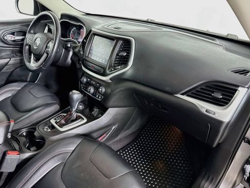 Used 2016 Jeep Cherokee Trailhawk w/ Leather Interior Group AWD/4WD image 33