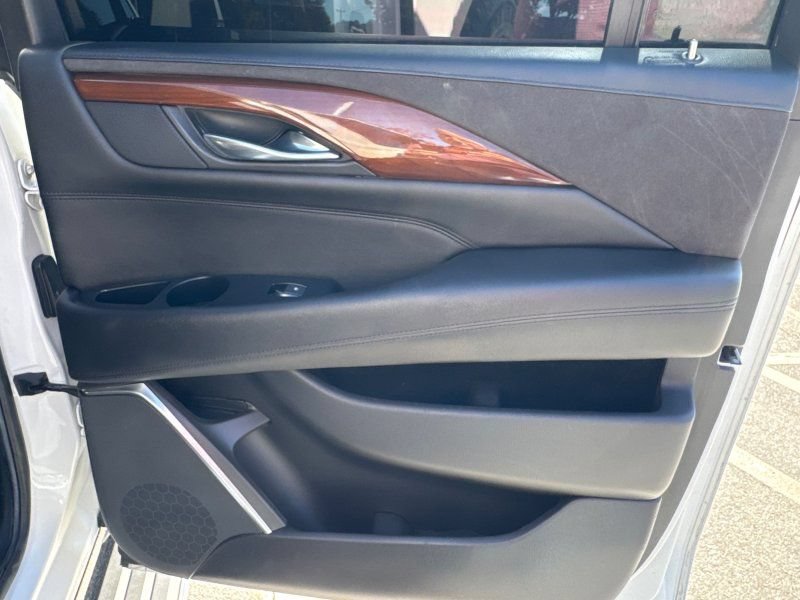 Used 2018 Cadillac Escalade ESV Premium Luxury RWD image 15