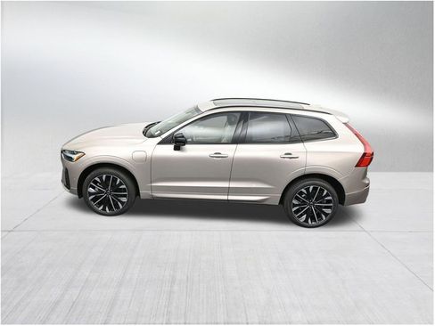 New 2026 Volvo XC60 T8 Ultra w/ Protection Package Premier AWD/4WD image 14