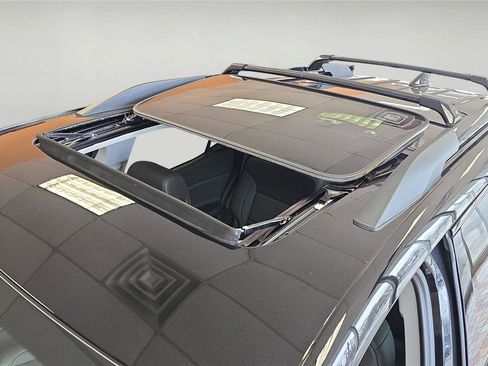 Used 2023 GMC Acadia SLT w/ Elevation Edition image 30