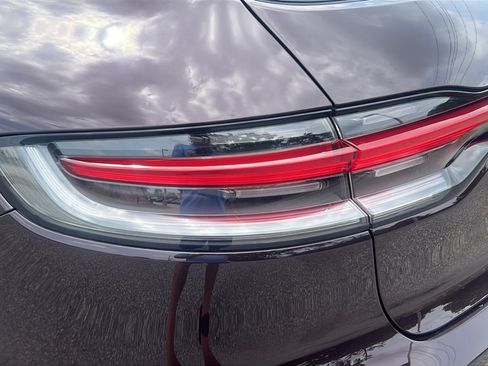Certified 2023 Porsche Macan AWD/4WD image 12