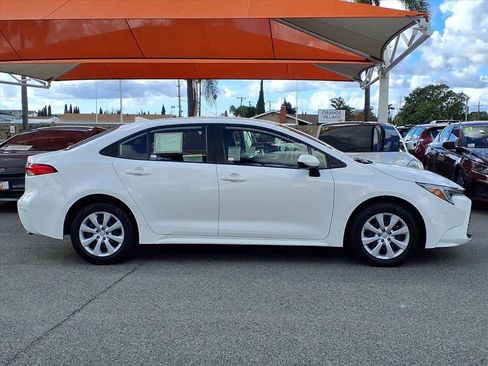 Certified 2025 Toyota Corolla LE image 3