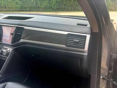 Used 2022 Volkswagen Atlas SE w/ Panoramic Sunroof Package FWD image 21