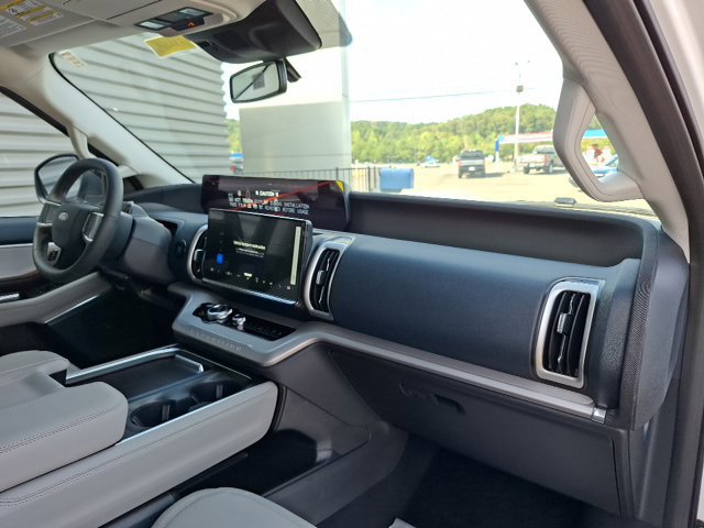 New 2027 Ford Expedition Max Active RWD image 40