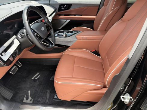 Used 2025 Cadillac Optiq Luxury 2 AWD/4WD image 11