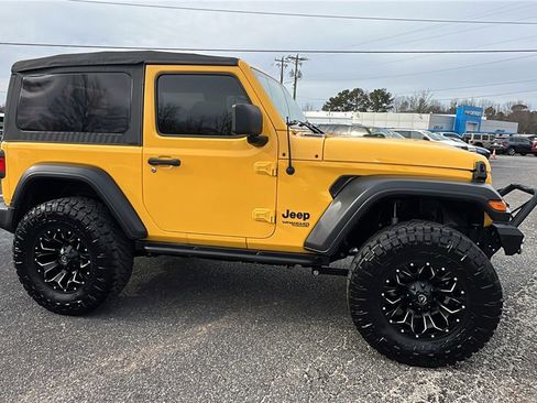 Used 2019 Jeep Wrangler Sport image 4
