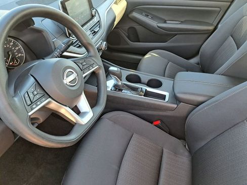 Used 2025 Nissan Altima 2.5 SV image 17