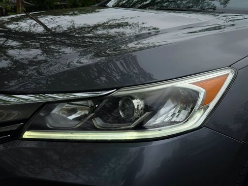 Used 2017 Honda Accord Sport image 21