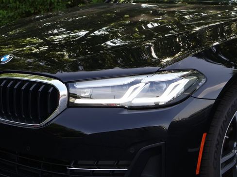 Used 2023 BMW 530i w/ Premium Package RWD image 3