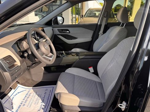 Used 2023 Nissan Rogue SV AWD/4WD image 9
