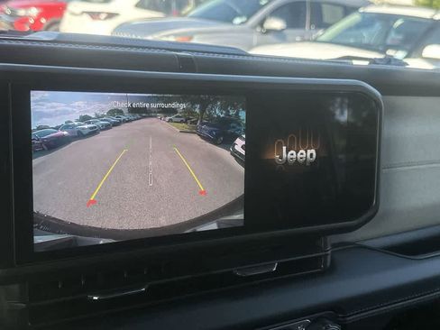 Used 2024 Jeep Wrangler Unlimited Sahara AWD/4WD image 19