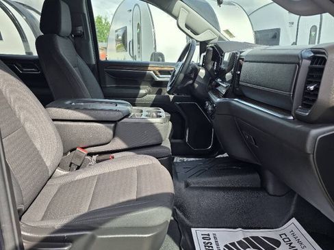 Used 2024 Chevrolet Silverado 1500 LT AWD/4WD image 19