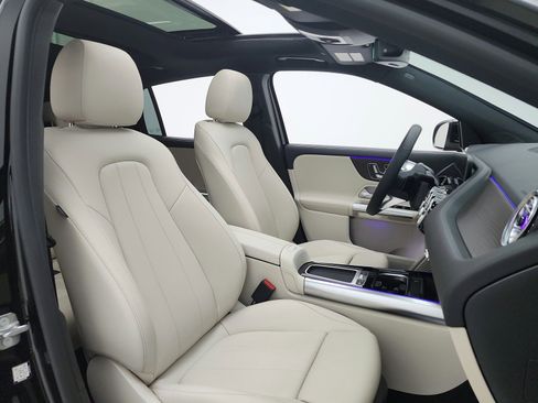 Certified 2025 Mercedes-Benz GLA 250 image 14