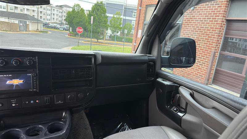 Used 2015 Chevrolet Express 2500 Extended RWD image 30