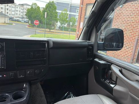 Used 2015 Chevrolet Express 2500 Extended RWD image 30