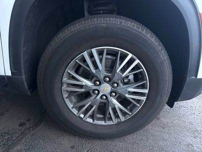 Used 2025 Chevrolet Traverse LT